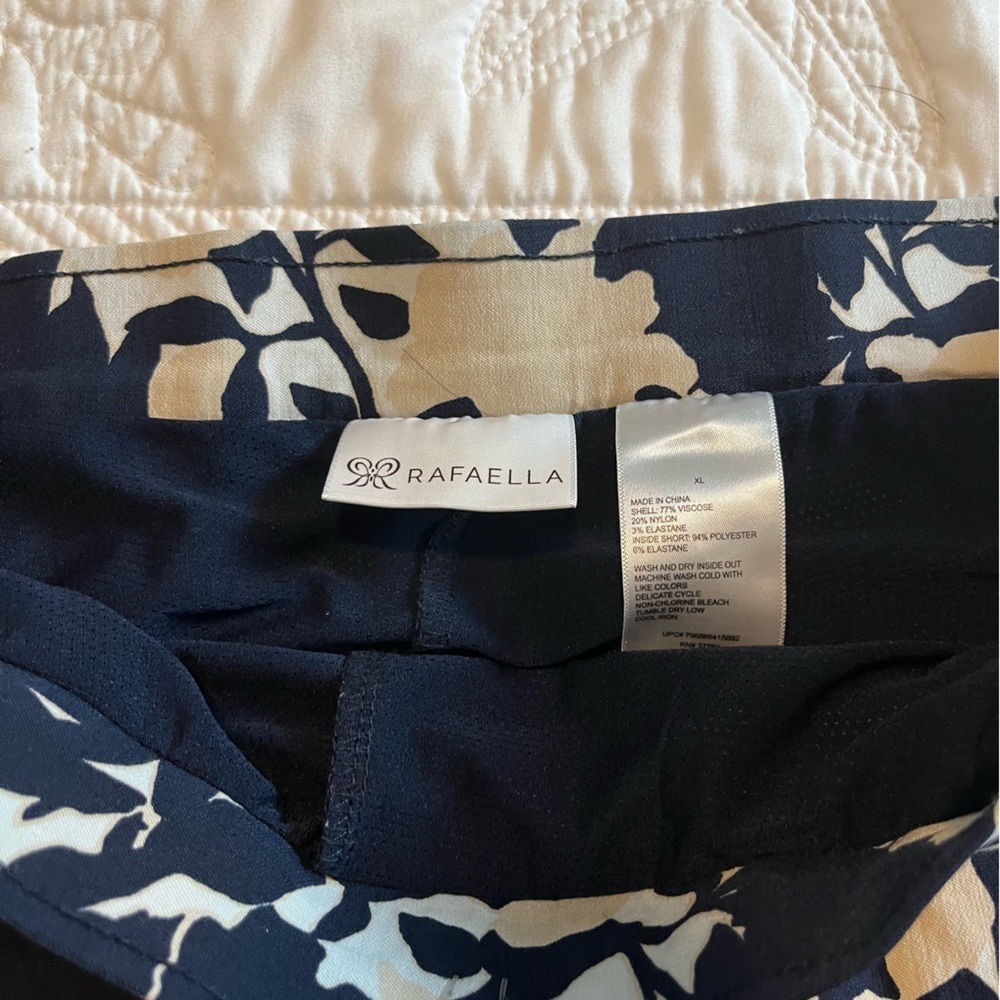 Rafaella Dark Blue and Cream Patterned Skirt Lined w/Shorts - Picture 2 of 5